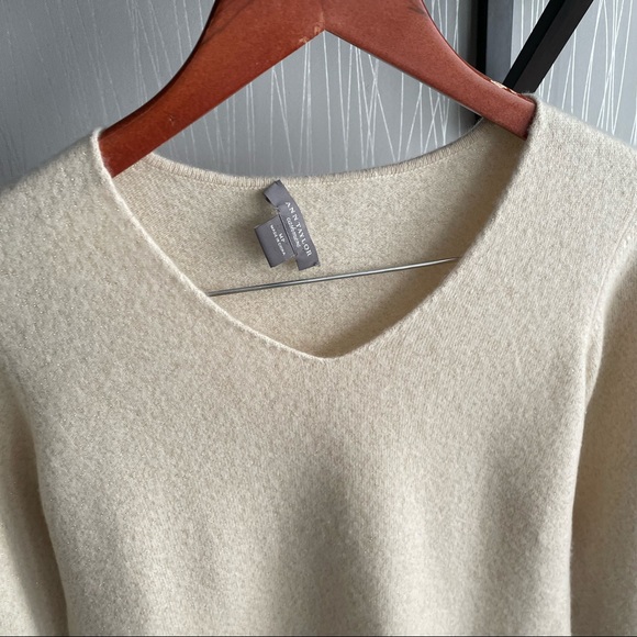 Ann Taylor Cashmere V Neck Sweater Medium Petite - Picture 3 of 6